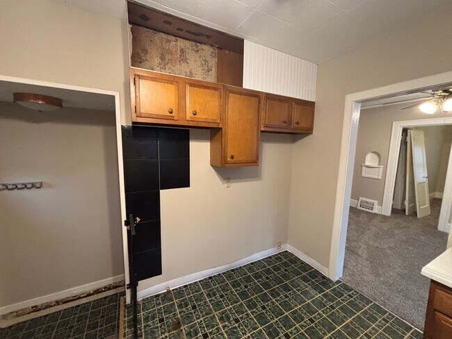 Building Photo - Charming Hilltop Home with Stunning City Views