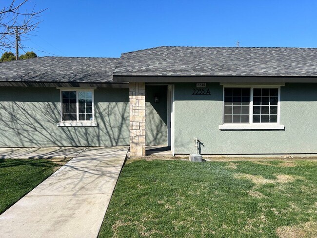 Building Photo - Adorable Kingsburg Home for rent