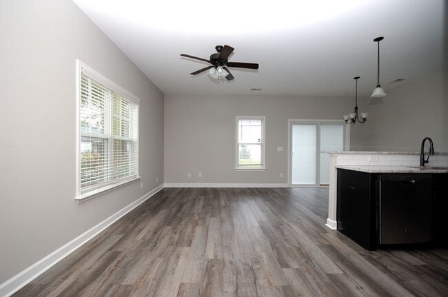 Building Photo - 416 S Pearl St