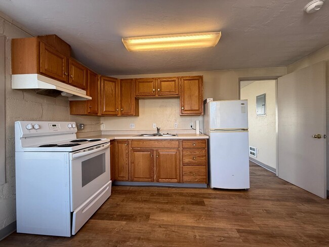 Building Photo - 121 N Wasson St