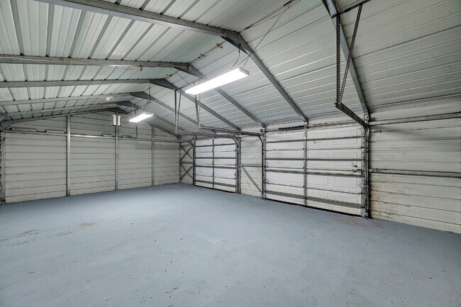 Building Photo - Charming 2-Bedroom Home with Optional Over...