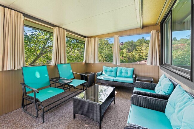 Building Photo - 2140 Battle Hill Rd