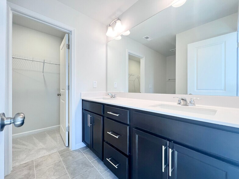 Building Photo - 1988 Rosedale Ridge Ave