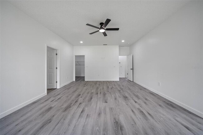 Building Photo - 3908 Garienda Ave