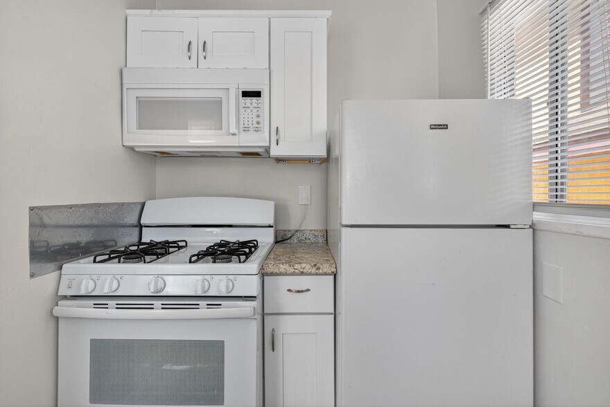 Building Photo - 2652 E 15th St