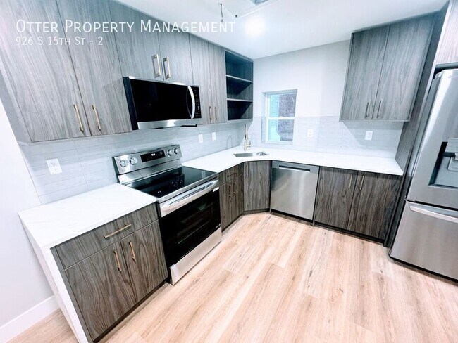 Building Photo - 926 S 15th St