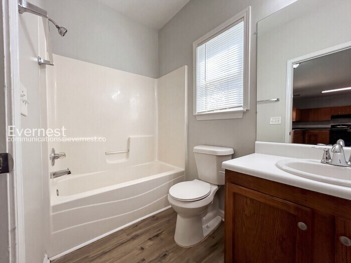 Building Photo - 841 Ridge Ave NW