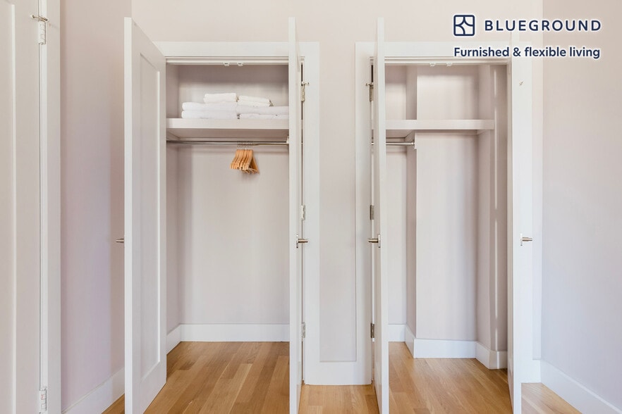 Building Photo - 320 E 52nd St