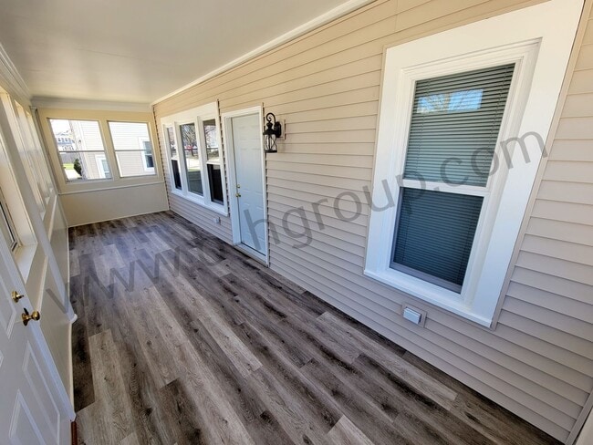Building Photo - Newly Updated