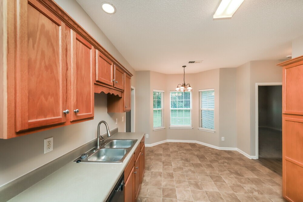 Building Photo - 229 Oakview Dr