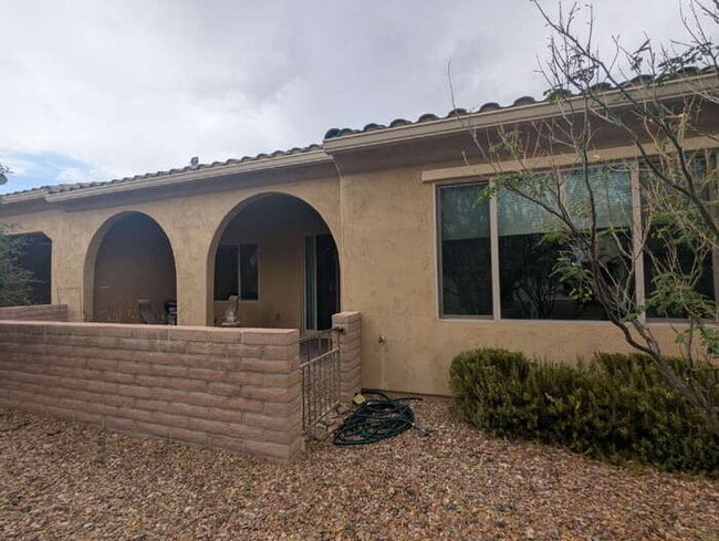 Building Photo - Quail Creek Villa