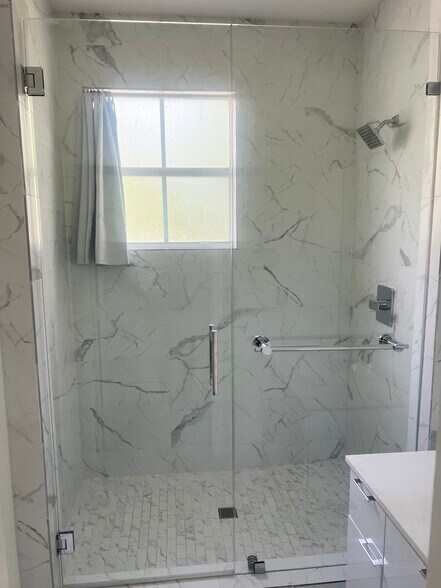 Building Photo - 4950 White Mangrove Way E