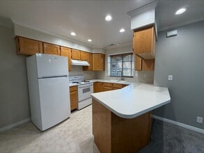 Building Photo - Move In for Less! $1,000 Move-In Credit | 2 Bed 1.5 Bath Condo in Ogden!