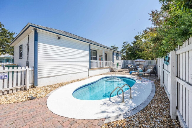 Building Photo - 4496 Luke Ave