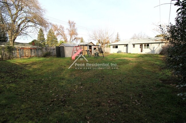 Building Photo - Updated 2bd/1ba Orangevale Duplex with Gar...