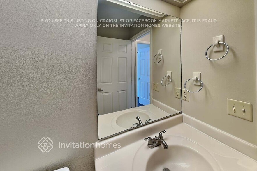 Building Photo - 33328 Fountain Ln