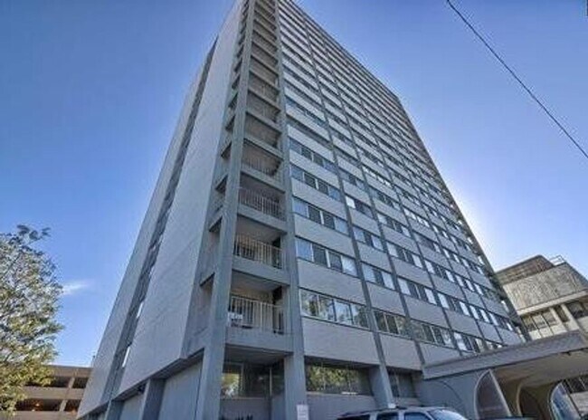 Building Photo - Senate Plaza