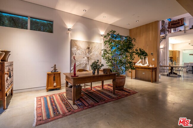 Building Photo - 716 Brooks Ave