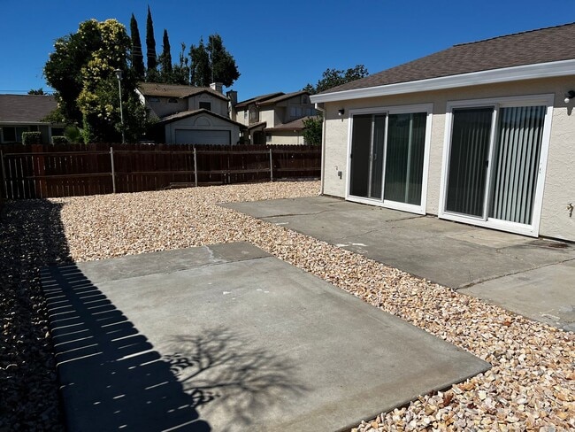 Building Photo - Newly Renovated 2 Bedroom , 1 Bath, 1600 S...