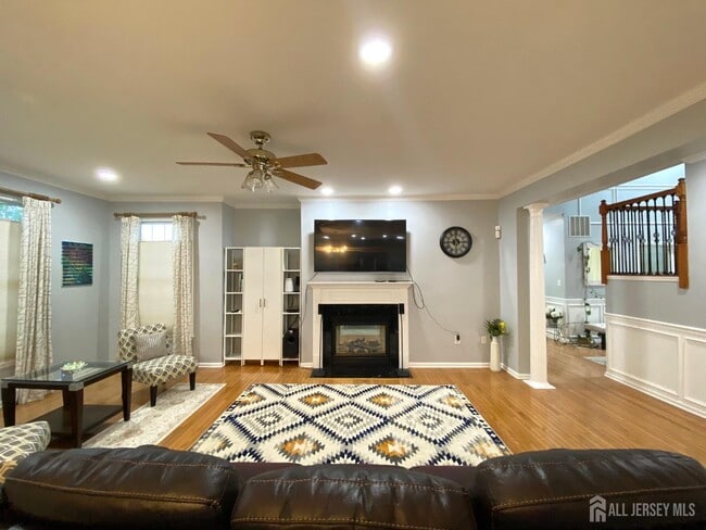 Building Photo - 2 Hampshire Pl