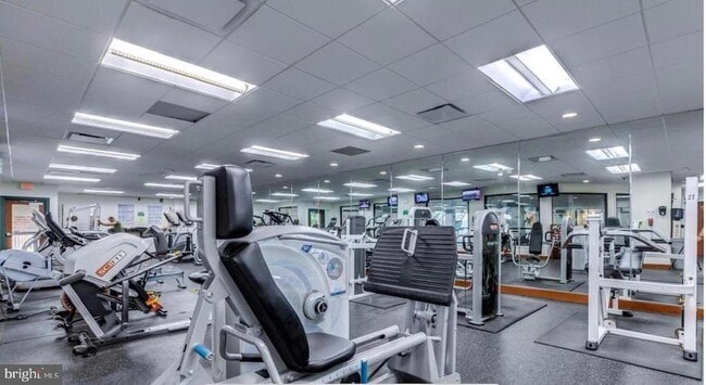 Building Photo - 205 Yoakum Pkwy