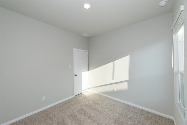 Building Photo - 403 Cross Barn Blvd