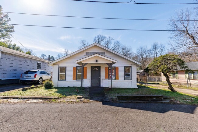 Building Photo - Norwood 3 BR Home