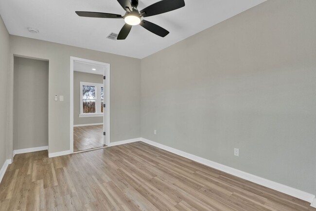 Building Photo - 439 W Lubbock St