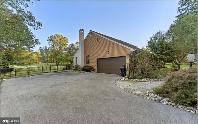 Building Photo - 923 St Andrews Dr