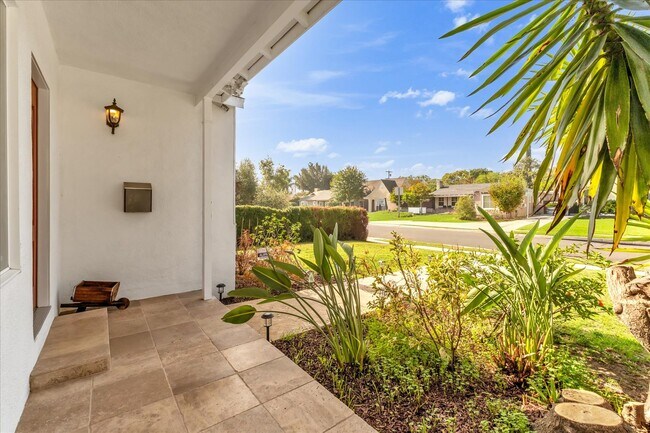 Entry - 4710 Cartwright Ave