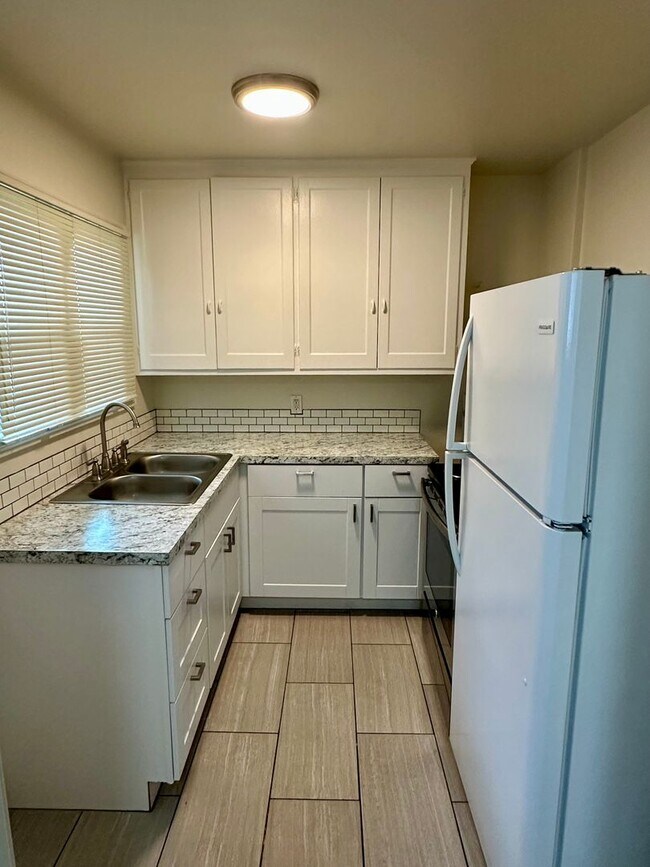 Building Photo - 1/2 Off 2nd Month's Rent