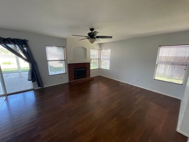 Building Photo - Highly Desirable 4b/3b Orangecrest Home