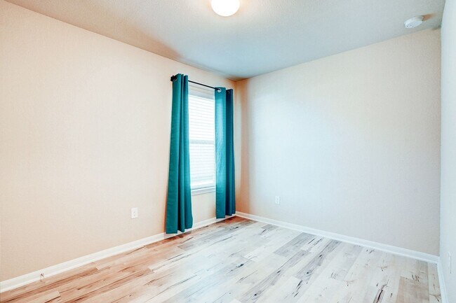 Building Photo - Charming 3BR/2BA Contemporary Home with Lu...