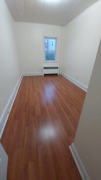 Building Photo - 256 Bowers St