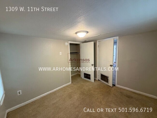 Building Photo - 1309 W 11th St