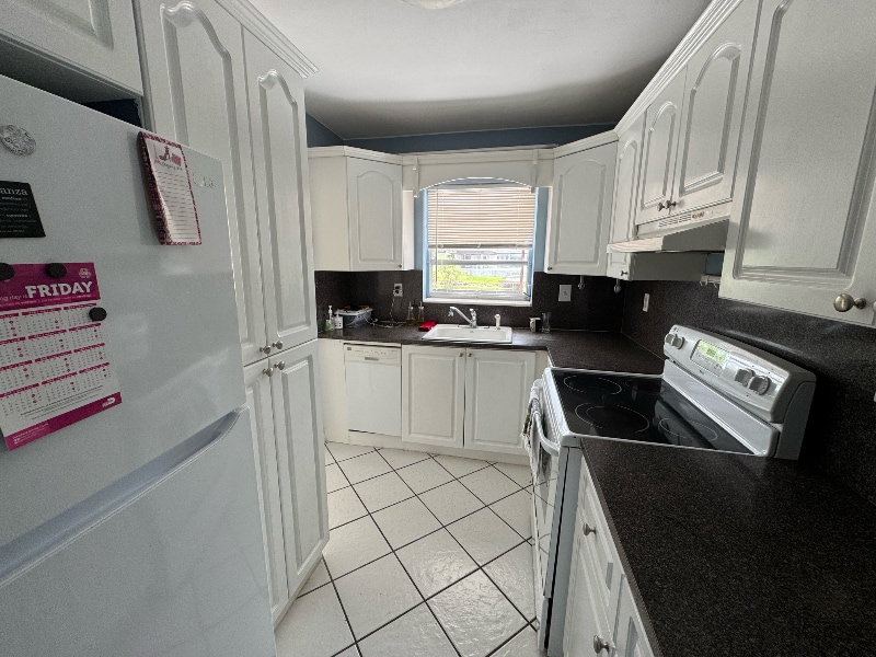 Building Photo - 13846 Kendale Lakes Dr