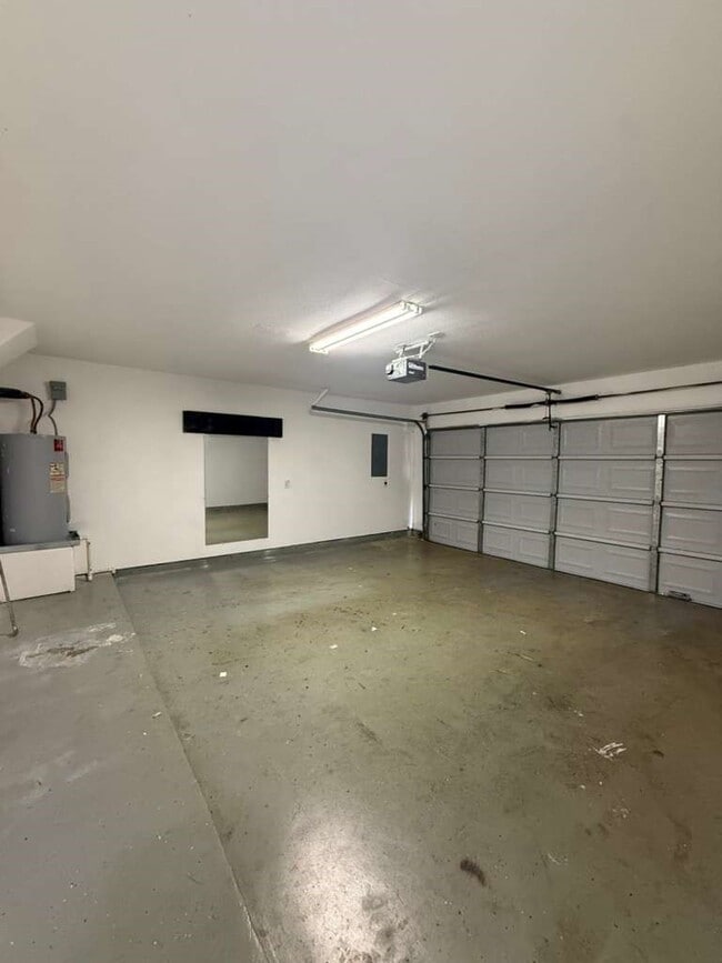 Building Photo - 9623 Elmview Pl