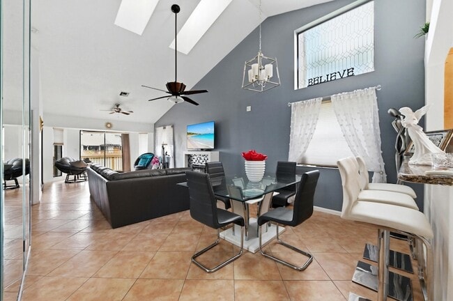 Building Photo - 1012 Landings Blvd