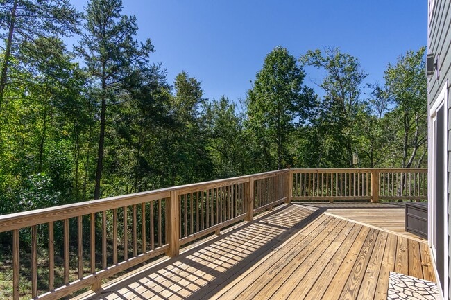Building Photo - Candler Rental!