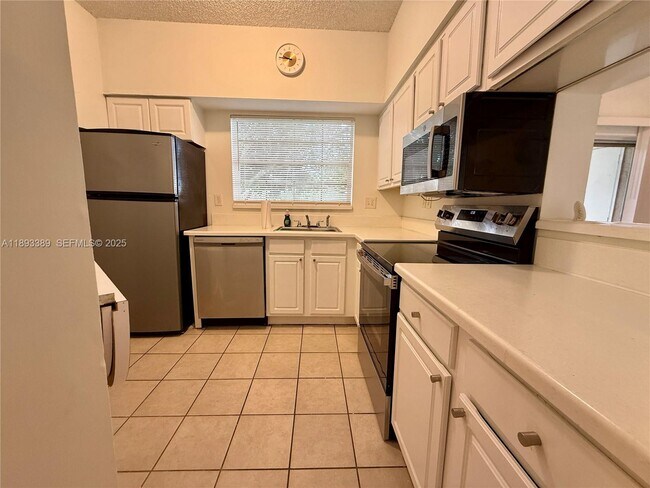 Building Photo - 2421 NW 96th Terrace