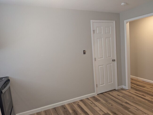 Building Photo - 1071 Kathryn