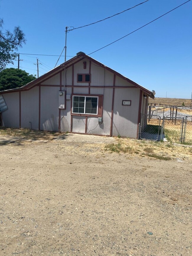 Building Photo - E STATE HIGHWAY 140 3700- 3704 061-110-015