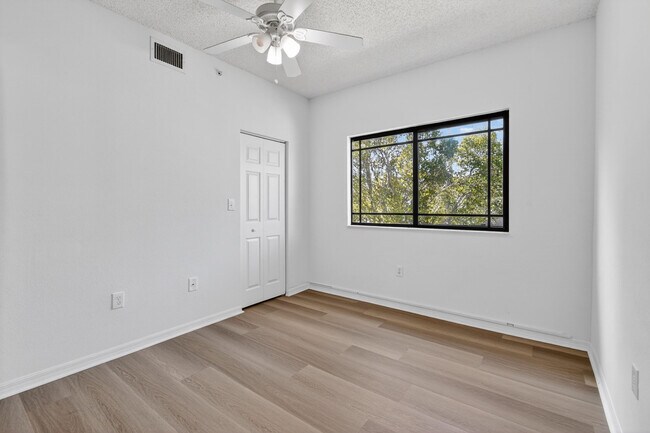 Building Photo - 2804 Sarento Pl