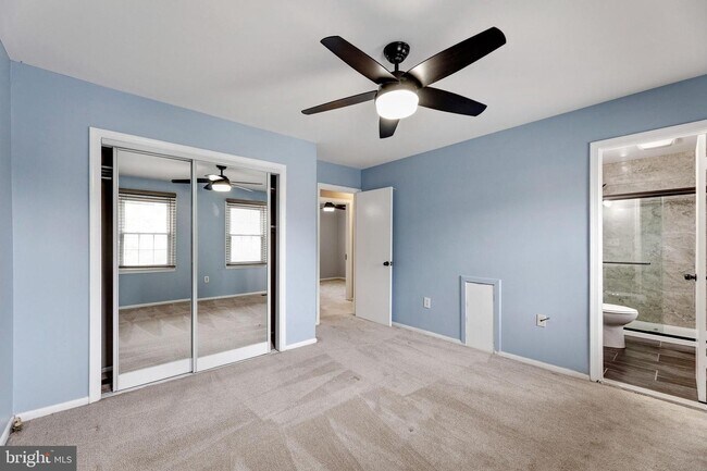 Building Photo - 18 Chantilly Ct