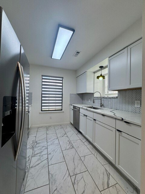 Building Photo - 207 Jonathan Dr