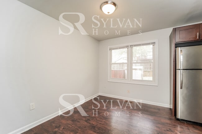 Building Photo - This highly desirable 4 bedroom, 2 bathroom home is ready for your personal touch!