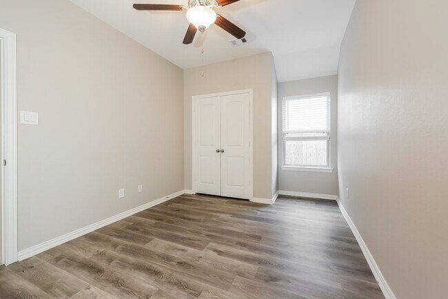 Building Photo - 18914 Sorrento Pt Dr