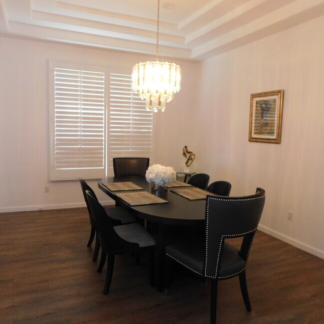 Building Photo - 14 Mission Palms Dr W