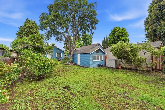 Building Photo - Cottage Style Home