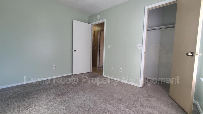 Building Photo - 409 W Johnson Ave